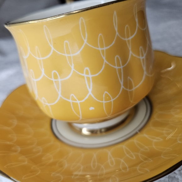 Royal Albert Crown Bone England China Teacup Saucer YELLOW GOLD w/White Swirls - Picture 12 of 16